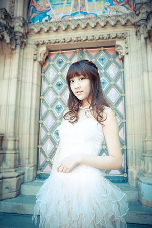 snh48欧洲mv视频大全集45P_SNH48赵嘉敏鞠婧祎李艺彤巴黎MV拍摄_SNH48欧洲行塞纳河畔拍摄