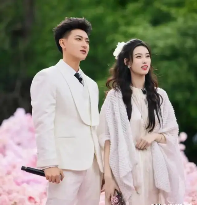娱乐圈隐藏的情侣_明星恋情公开2024_新晋情侣曝光