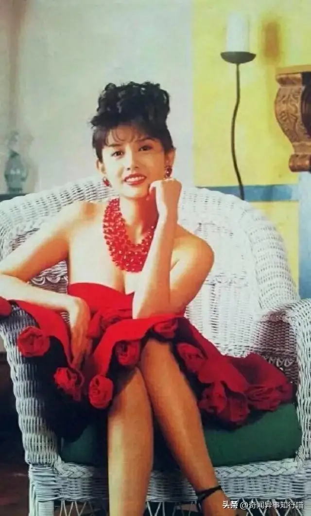 青春印记每日一女星之邱淑贞：时尚与优雅并存的银幕传奇