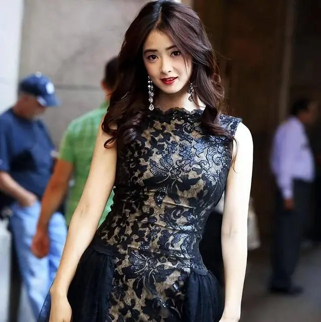 看脸貌美如花，整体却膀大腰圆如壮汉，这些女星败给了“大骨架”