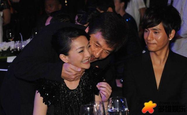 成龙非礼过的女明星数量_成龙抱过那些女明星_刘亦菲被成龙非礼事件