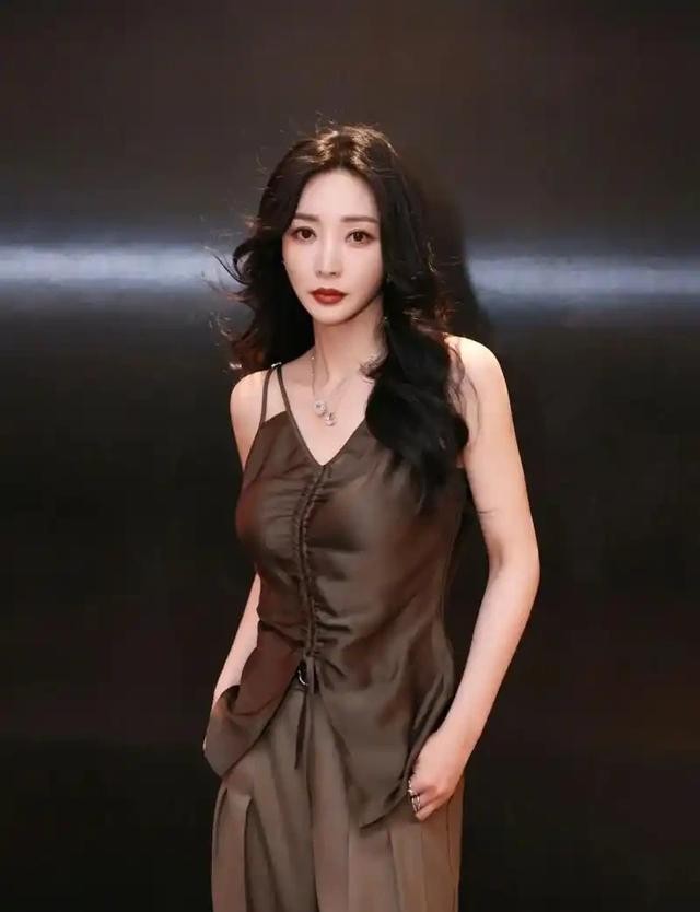 丰满女星_中国明星女明星_身材与气质