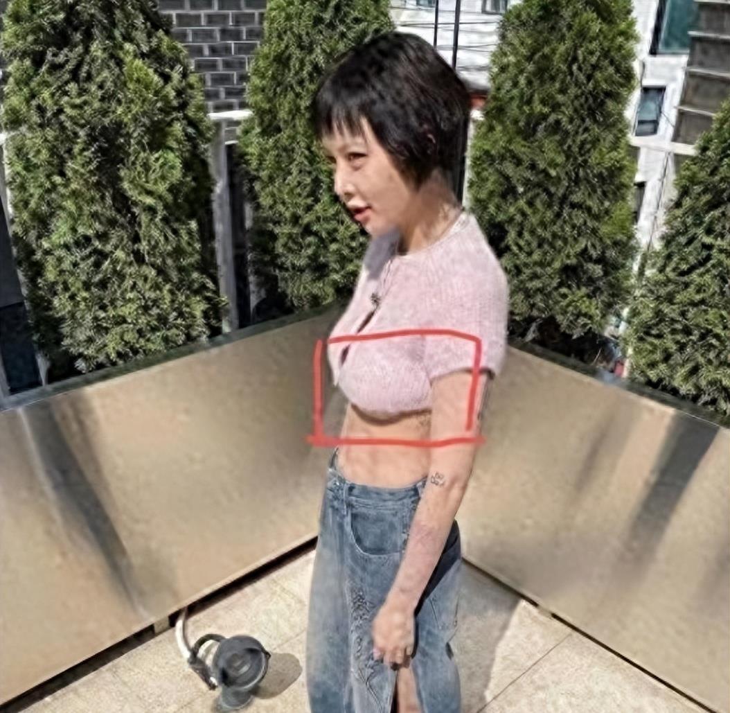 徐娇性感泳装照片_女明星着装争议_女明星紧身裤图片