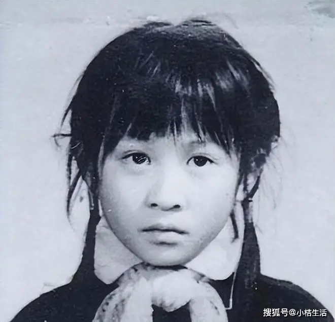 刘嘉玲健身达人保持身材秘诀_女明星紧身裤图片_58岁刘嘉玲户外晨跑紧身裤