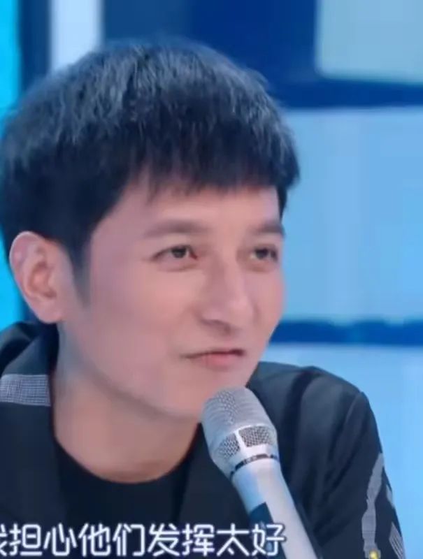 混血女明星鼻子_塌鼻子明星_朝天鼻明星