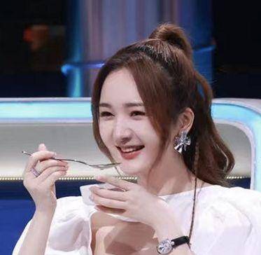混血女明星鼻子_娱乐圈整容美女_美女整容前后对比