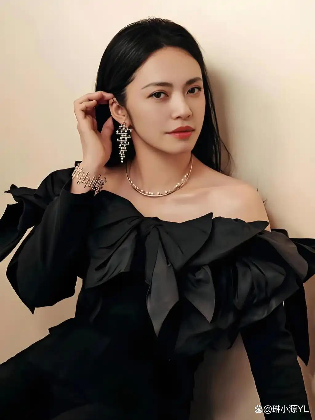 姚晨侯雯元绯闻辟谣_姚晨曹郁离婚细节_又一对明星离婚互爆黑料,
