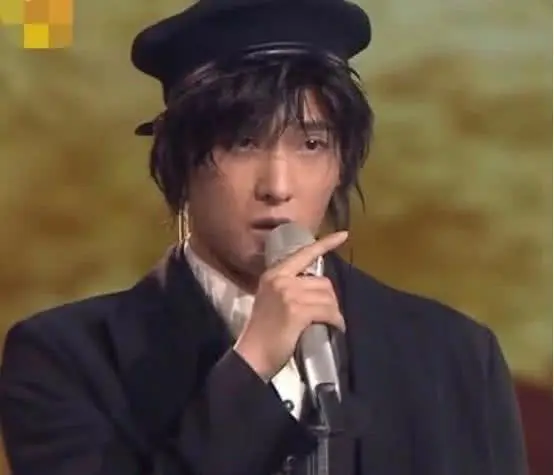 娱乐圈没整过容的明星_华晨宇整容_刘恺威整容后遗症