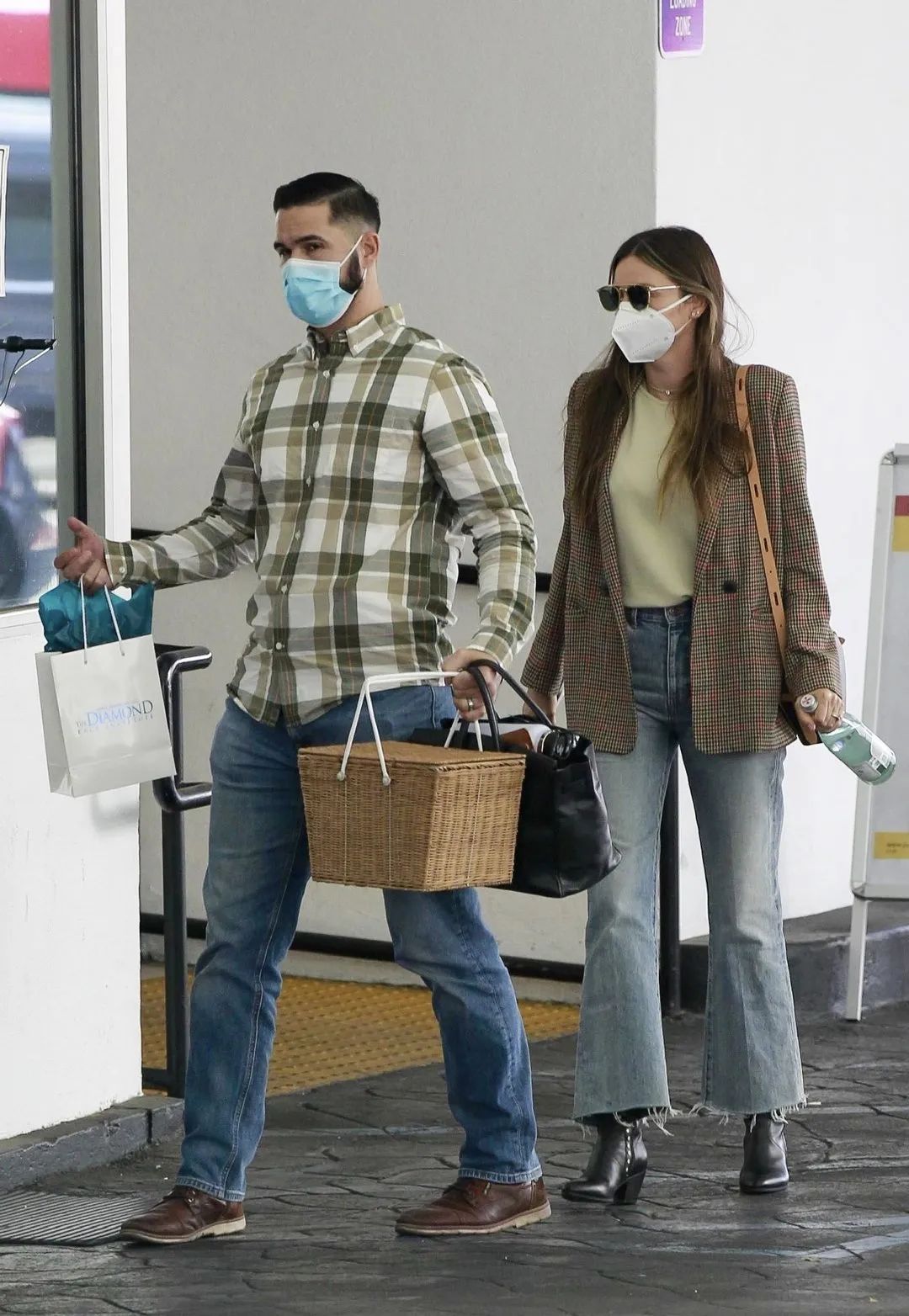 女明星红毯穿搭_晚装女明星_春季时尚趋势