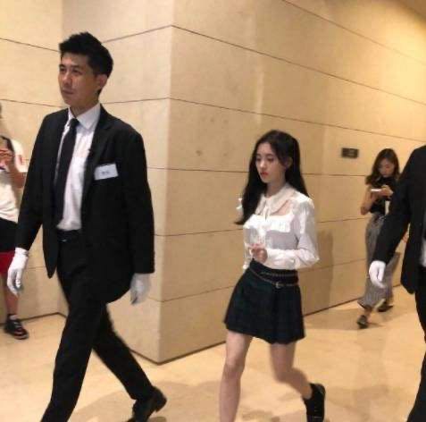 女明星做假_韩雪萨顶顶假唱门_明星假唱事件